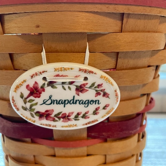 Longaberger hand woven basket with liner. Made in 1998 - Picture 4 of 6